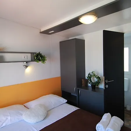 Adria Mobile Homes In Kastanija 4*