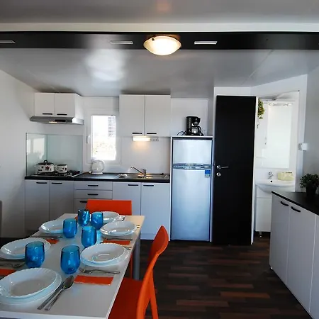 Adria Mobile Homes In Kastanija 홀리데이파크