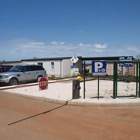 Adria Mobile Homes In Kastanija منتزه العطل 4*