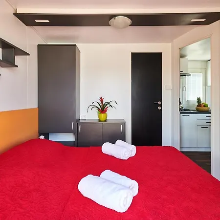 Adria Mobile Homes In Kastanija 4*