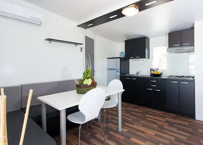 Adria Mobile Homes In Kastanija Feriepark