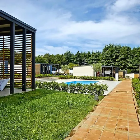 Adria Mobile Homes In Kastanija Vakantiepark Novigrad Istria